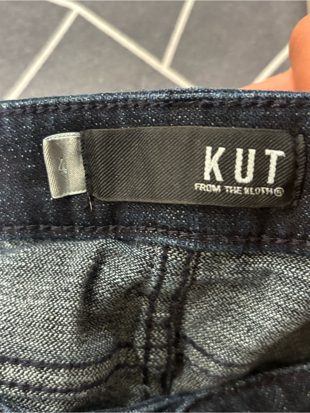 KUT from the Kloth Catherine Boyfriend Jeans - Size 4 - Picture 9 of 11